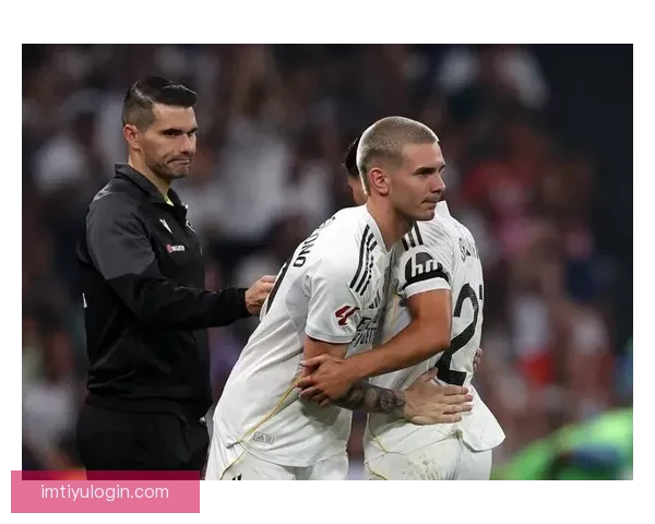 重逢旧爱徒 德米主动拥抱昔日河床弟子马斯坦托诺备战皇马之战